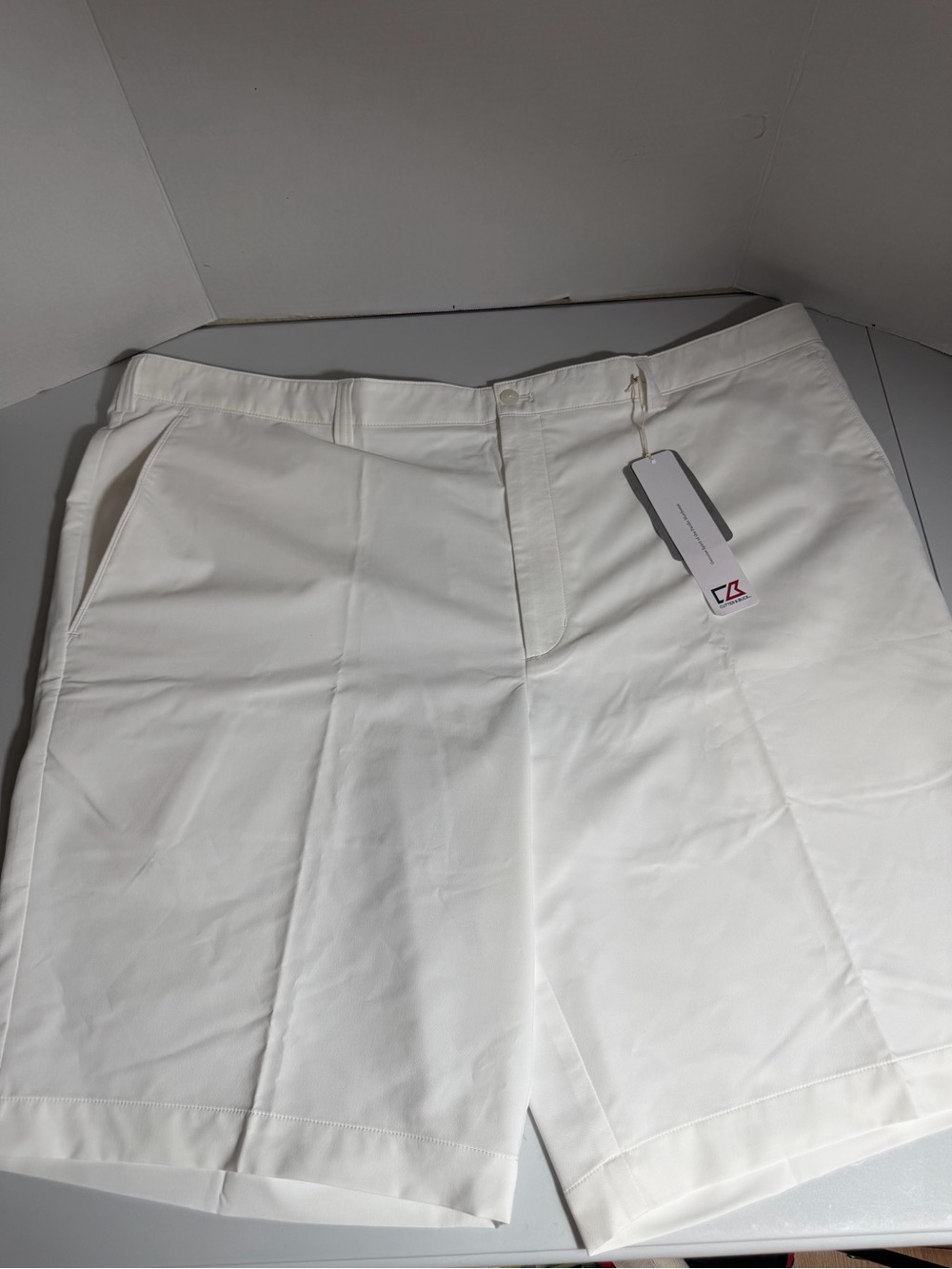Cutter & Buck 46 Tall New with Tags White Flat Front Mens Shorts